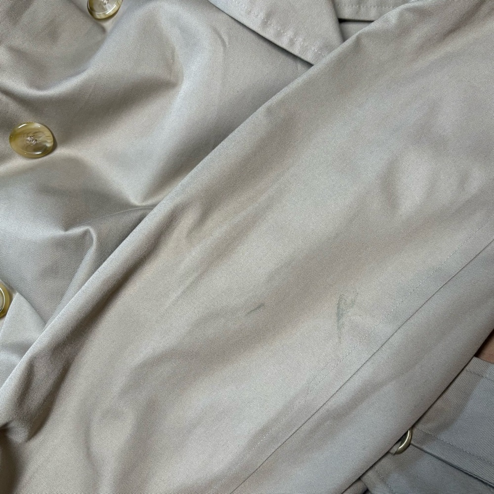 Burberry trench coat. - Picture 14 of 14